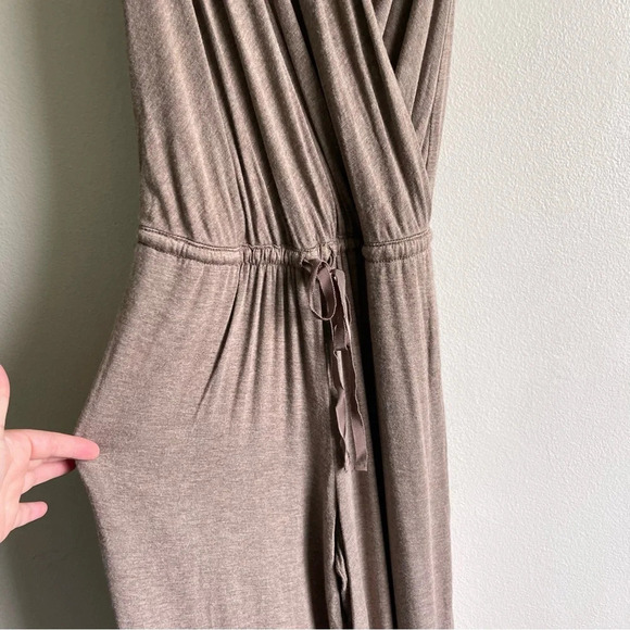 Max Studio Tan Women's Sleeveless Wide Leg Surplice Neck Jumpsuit size medium - Picture 4 of 8